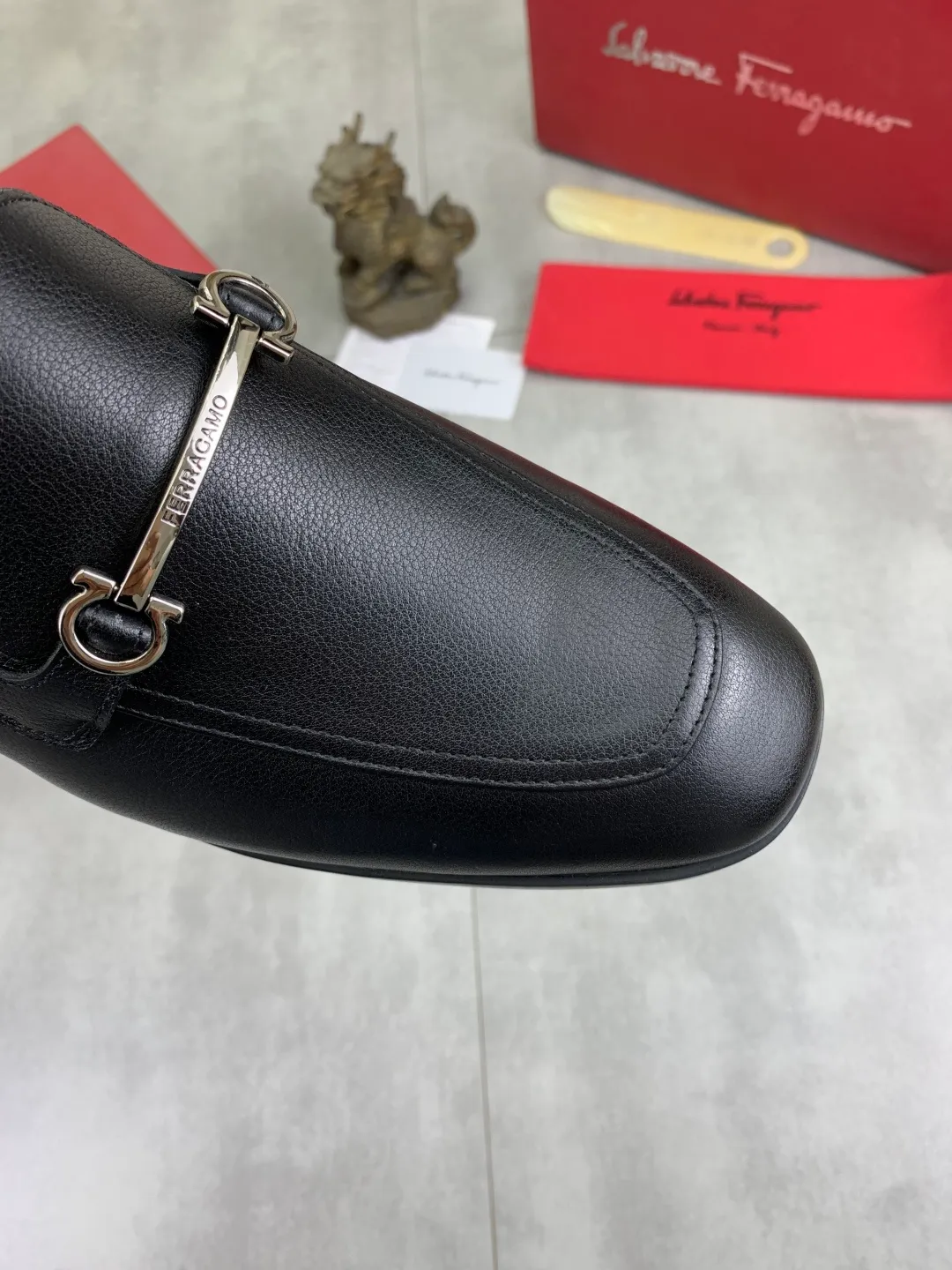 Men's Men's Shoes 💰P480💰[New Style] Water-dyed Niuli 🆘[Salvatore Ferragamo] Ferragamo's latest casual business leather shoes for men! Available at counters simultaneously! The fabric is made of specially imported original calfskin, the lining is made of imported water-dyed cowhide, and the original combination outsole is absolutely luxurious and leads the fashion trend. Matching code: 38-45; 4️⃣ colors available